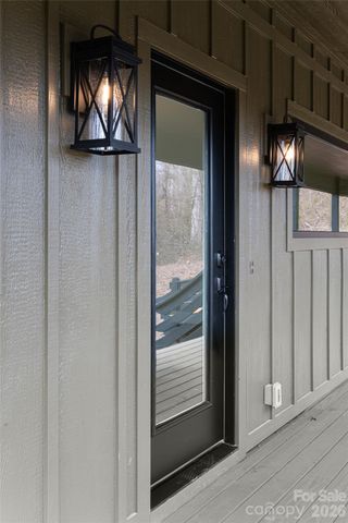 153 Hackleburg Lane, Hendersonville, NC 28792