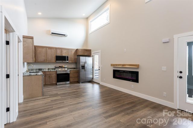 153 Hackleburg Lane, Hendersonville, NC 28792