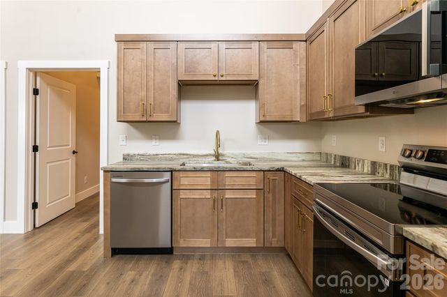 153 Hackleburg Lane, Hendersonville, NC 28792