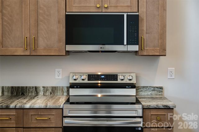 153 Hackleburg Lane, Hendersonville, NC 28792