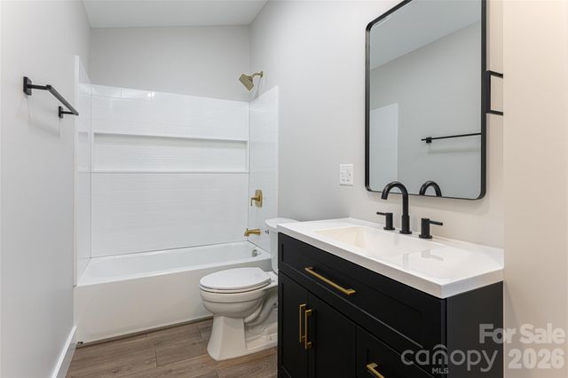 153 Hackleburg Lane, Hendersonville, NC 28792