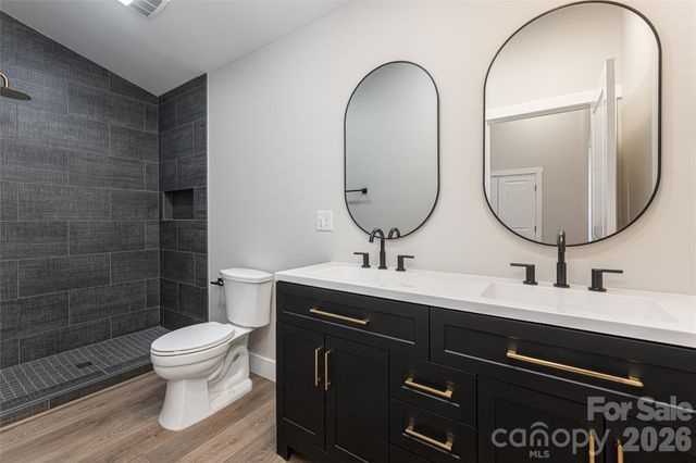 153 Hackleburg Lane, Hendersonville, NC 28792