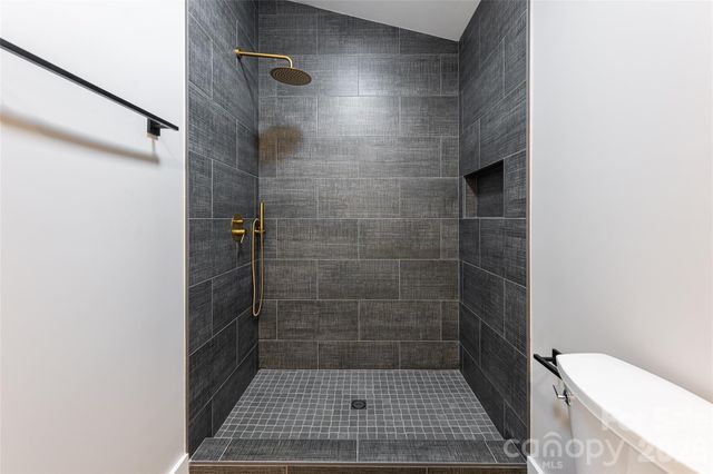 153 Hackleburg Lane, Hendersonville, NC 28792