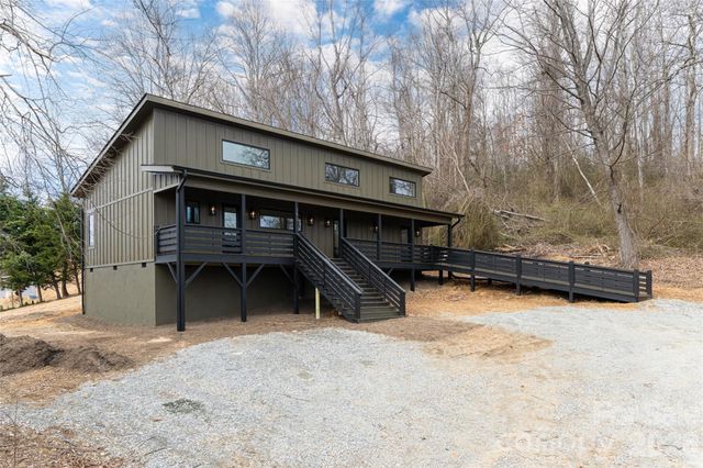 153 Hackleburg Lane, Hendersonville, NC 28792