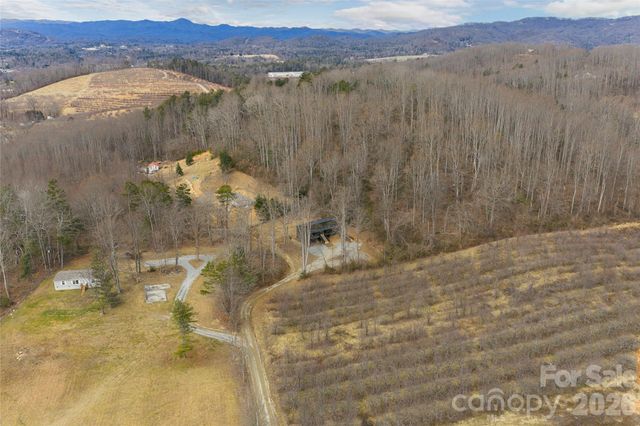 153 Hackleburg Lane, Hendersonville, NC 28792