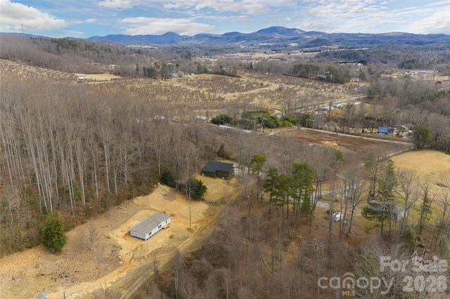 153 Hackleburg Lane, Hendersonville, NC 28792