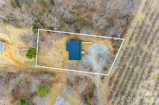 153 Hackleburg Lane, Hendersonville, NC 28792