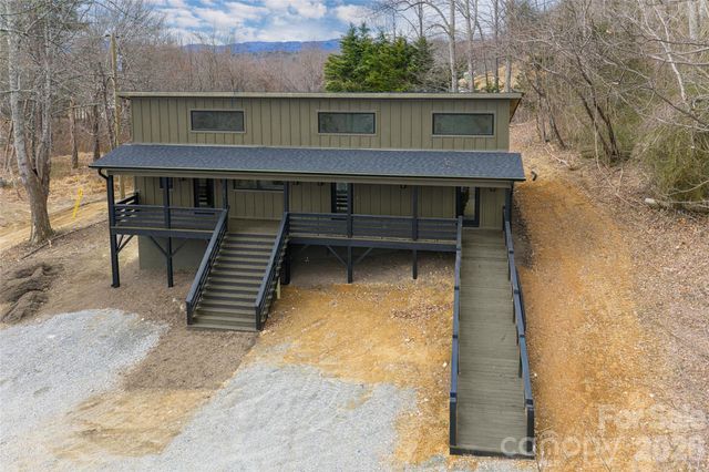 153 Hackleburg Lane, Hendersonville, NC 28792