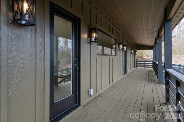 153 Hackleburg Lane, Hendersonville, NC 28792