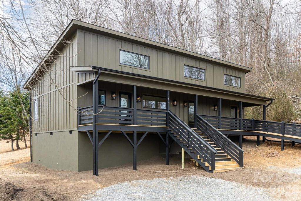 153 Hackleburg Lane, Hendersonville, NC 28792