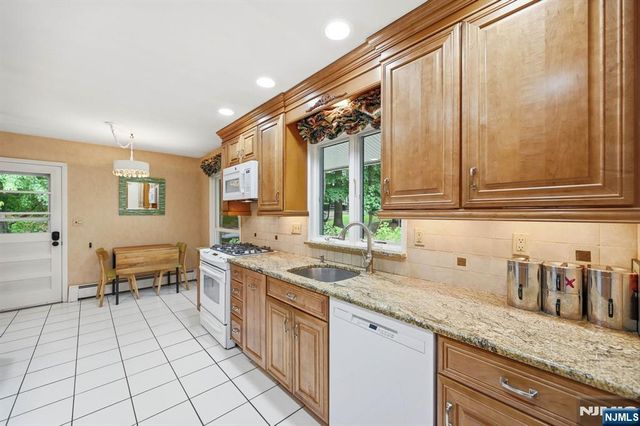 23 Cressfield Court, Woodcliff Lake, NJ 07677