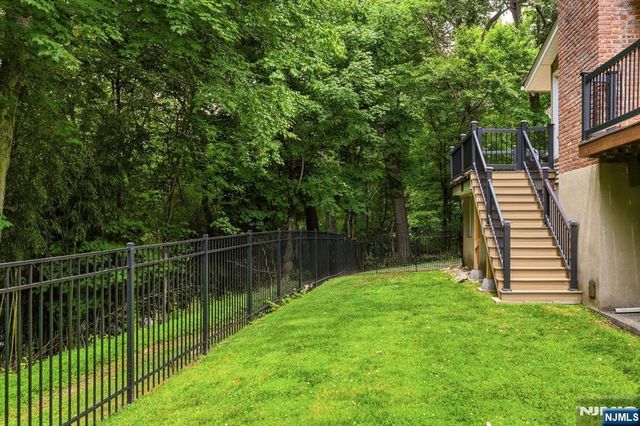 23 Cressfield Court, Woodcliff Lake, NJ 07677