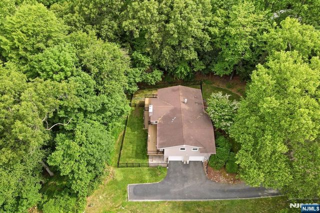 23 Cressfield Court, Woodcliff Lake, NJ 07677