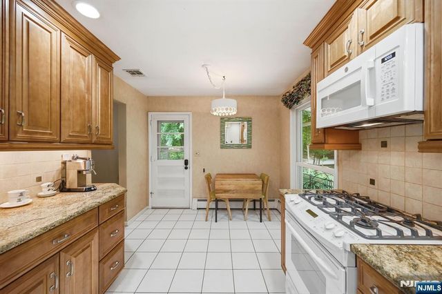 23 Cressfield Court, Woodcliff Lake, NJ 07677
