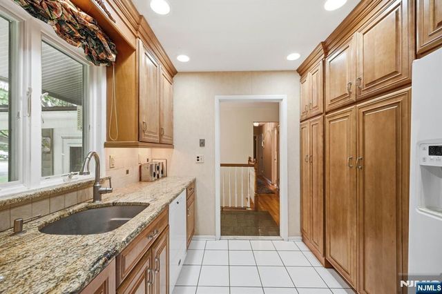 23 Cressfield Court, Woodcliff Lake, NJ 07677