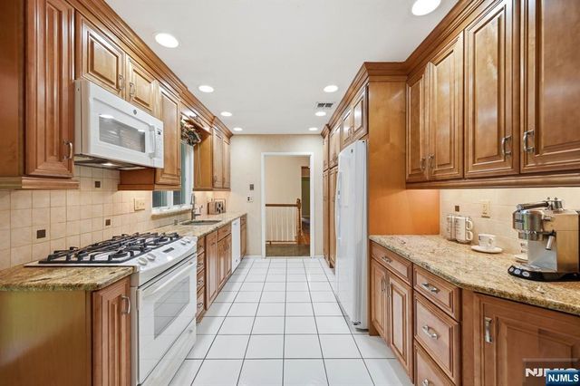 23 Cressfield Court, Woodcliff Lake, NJ 07677