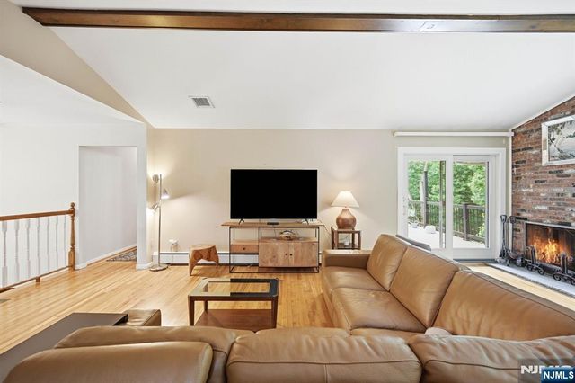 23 Cressfield Court, Woodcliff Lake, NJ 07677