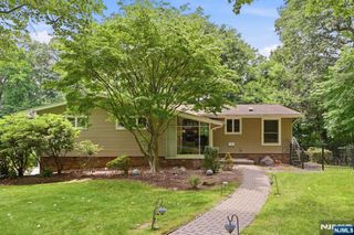 23 Cressfield Court, Woodcliff Lake, NJ 07677
