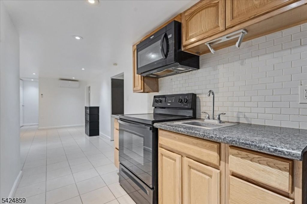 94 Manchester Ave, Paterson City, NJ 07502 — photo 4