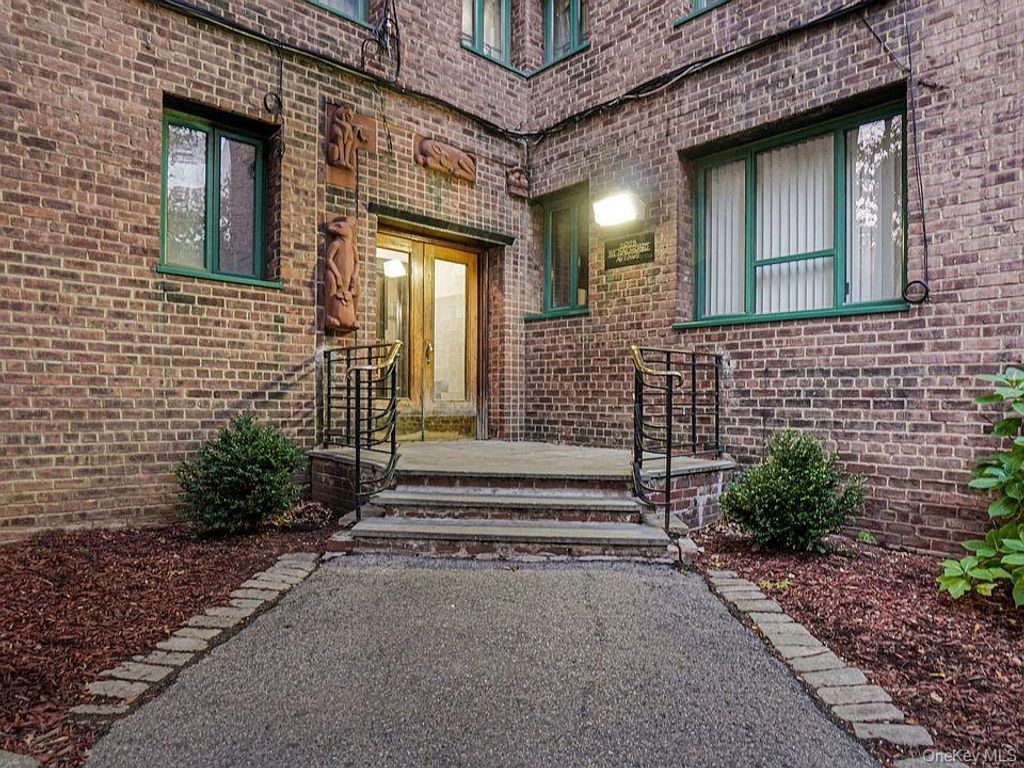 2075 Saint Raymond Avenue MD, Bronx, NY 10462 — exterior