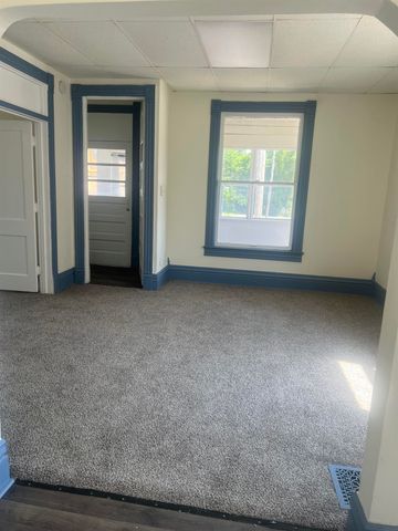 217 E 1st Street, Waterloo, IA 50703