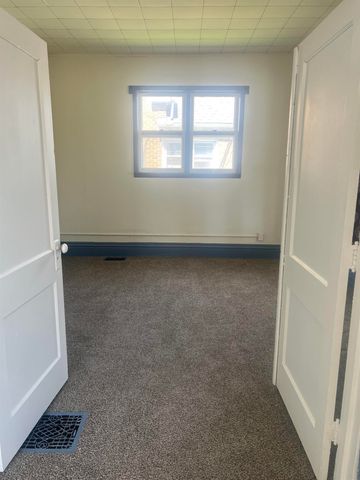 217 E 1st Street, Waterloo, IA 50703