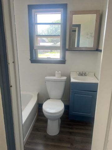 217 E 1st Street, Waterloo, IA 50703