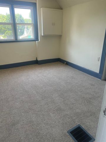217 E 1st Street, Waterloo, IA 50703