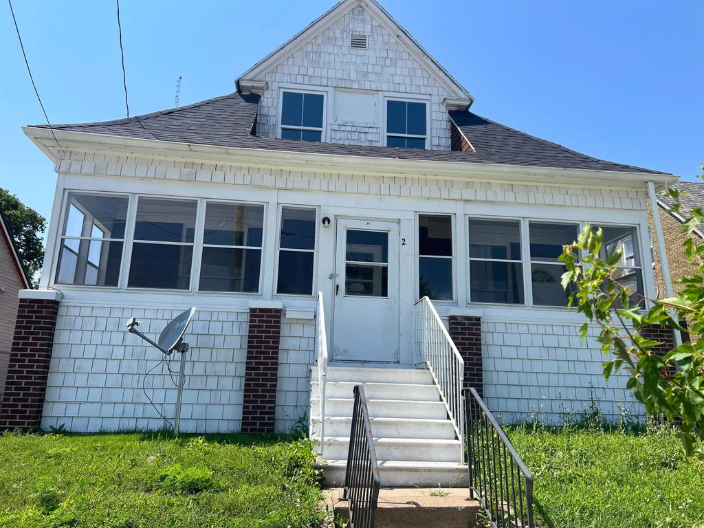 217 E 1st Street, Waterloo, IA 50703