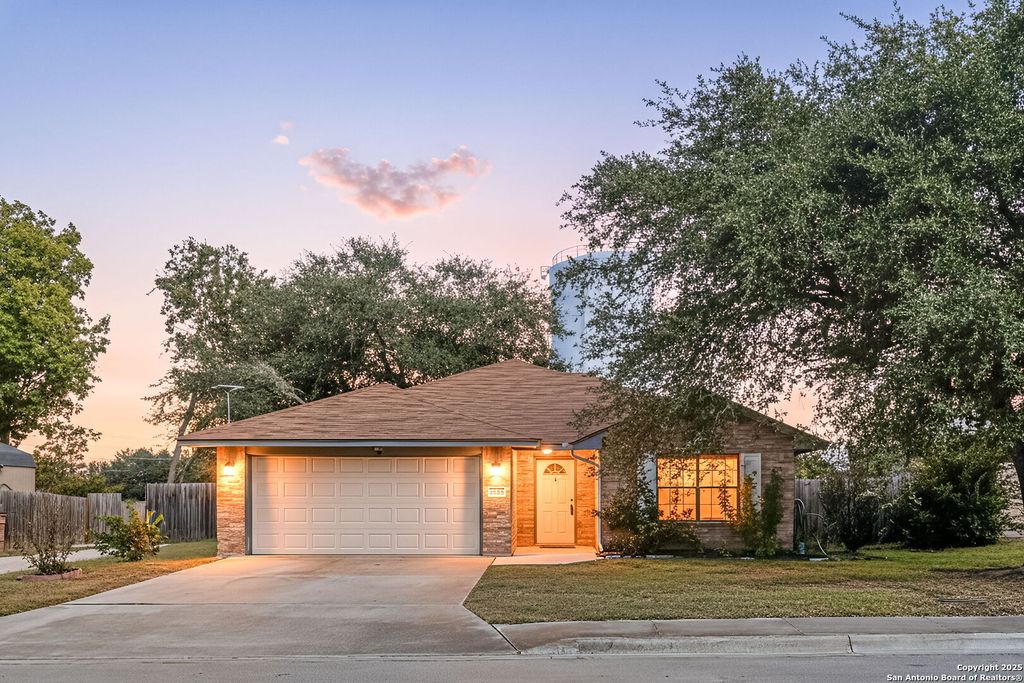 2039 Cornerstone Dr, New Braunfels, TX 78130