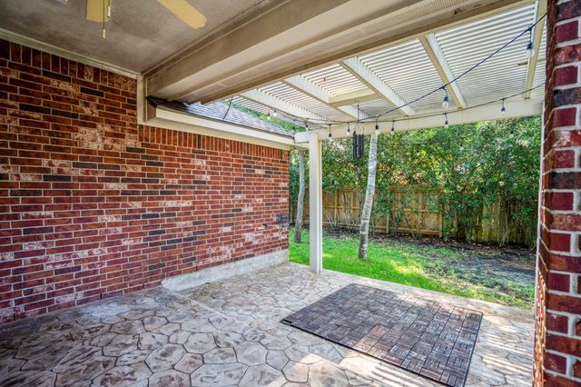 15 Heron Hollow Court, Spring, TX 77382