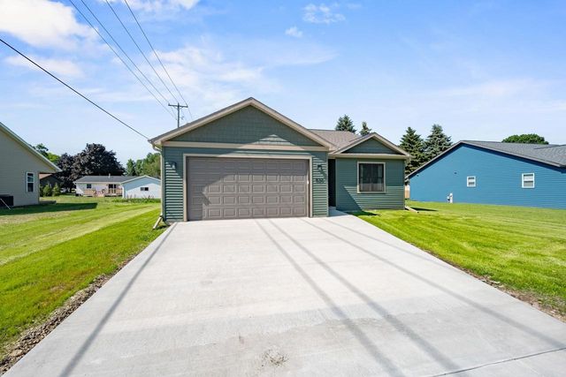520 Village Lane, Ripon, WI 54971