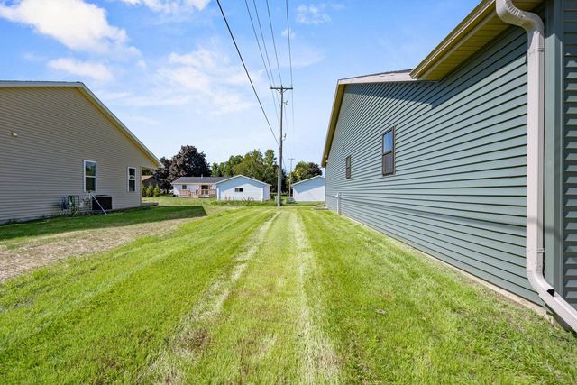 520 Village Lane, Ripon, WI 54971