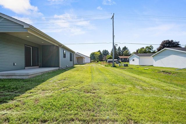 520 Village Lane, Ripon, WI 54971