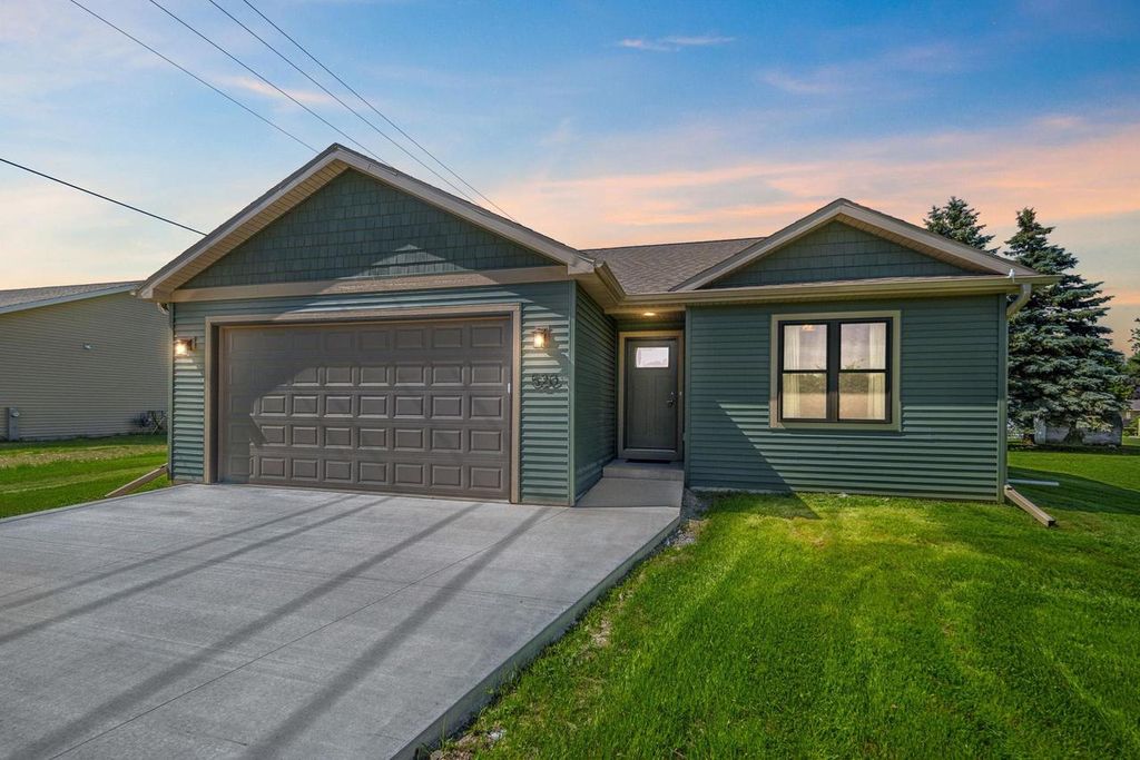 520 Village Lane, Ripon, WI 54971