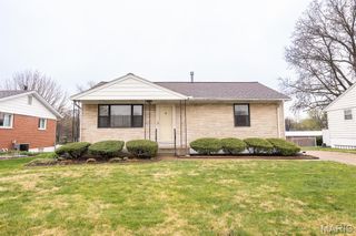 108 S Embassy Drive, Fairview Heights, IL 62208