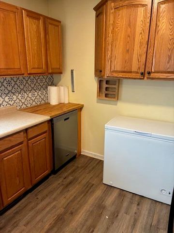 912 Den Hertog Street Sw, City Of Wyoming, MI 49509