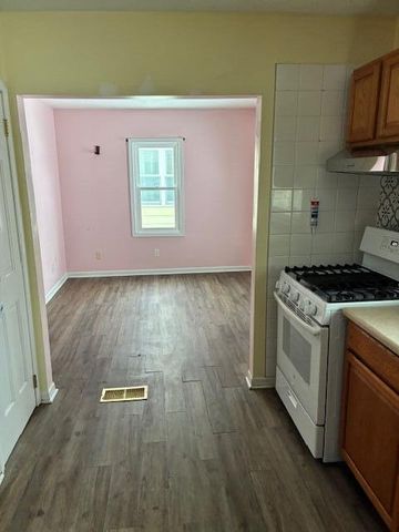 912 Den Hertog Street Sw, City Of Wyoming, MI 49509