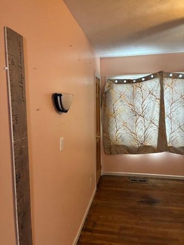 912 Den Hertog Street Sw, City Of Wyoming, MI 49509