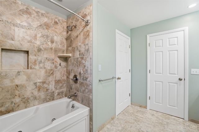 302 Jackson Lane, Middletown, OH 45044
