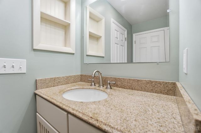 302 Jackson Lane, Middletown, OH 45044