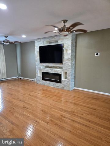 321 5TH AVE, Wilmington, DE 19805