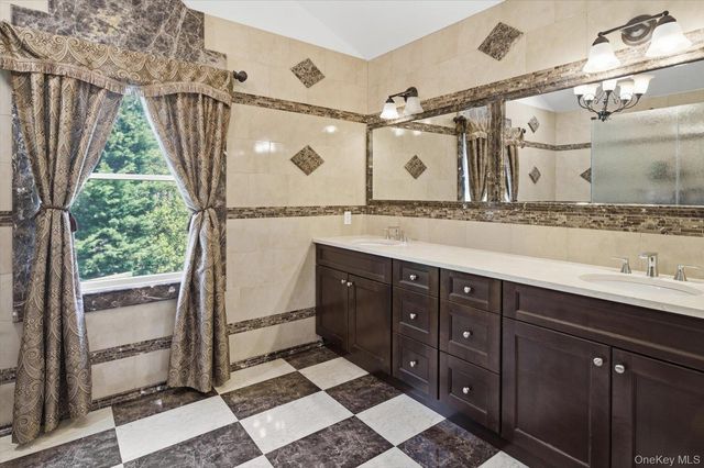 19 Gruber Drive, Glen Cove, NY 11542
