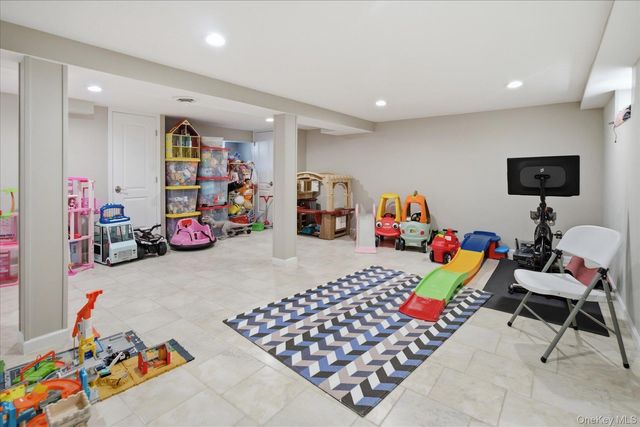 19 Gruber Drive, Glen Cove, NY 11542