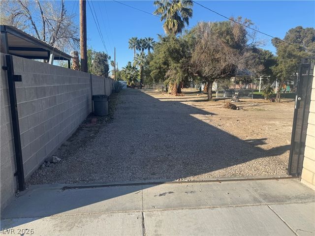 5881 South Sandhill Road, Las Vegas, NV 89120