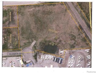 59121 Oasis Center Drive, South Lyon, MI 48178