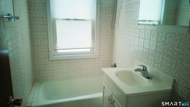 656 Cove Road, Stamford, CT 06902