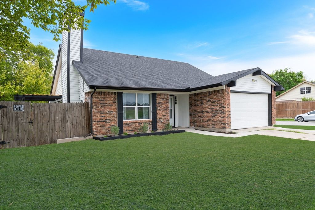 506 E Springdale Lane, Grand Prairie, TX 75052 — photo 2