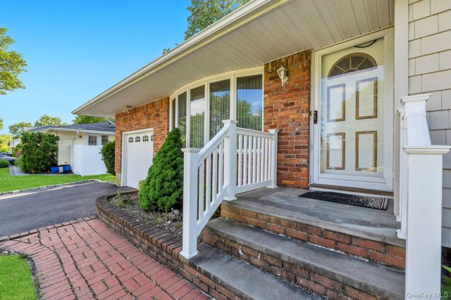 13 Fruitwood Lane, Commack, NY 11725