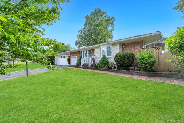 13 Fruitwood Lane, Commack, NY 11725